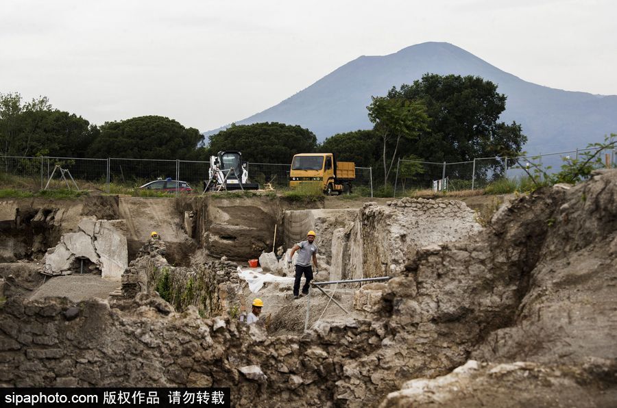 意大利考古隊發(fā)現(xiàn)龐貝古城建筑群“海豚之屋” 罕見保持完好