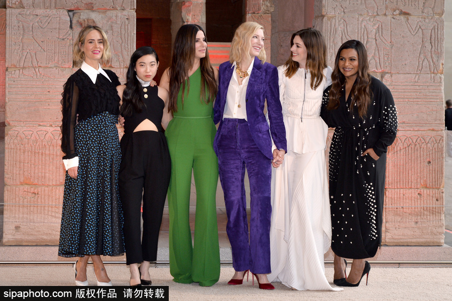 女王扎堆！布蘭切特、安妮·海瑟薇、桑德拉·布洛克現身新片發布會