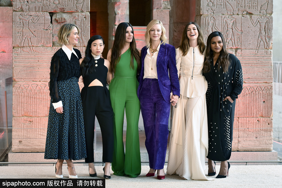 女王扎堆！布蘭切特、安妮·海瑟薇、桑德拉·布洛克現(xiàn)身新片發(fā)布會