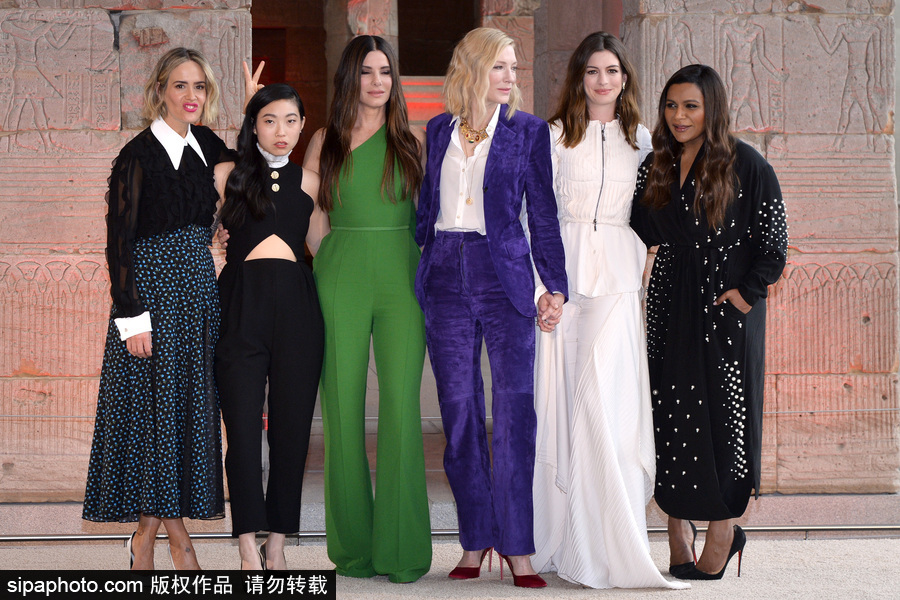 女王扎堆！布蘭切特、安妮·海瑟薇、桑德拉·布洛克現身新片發布會