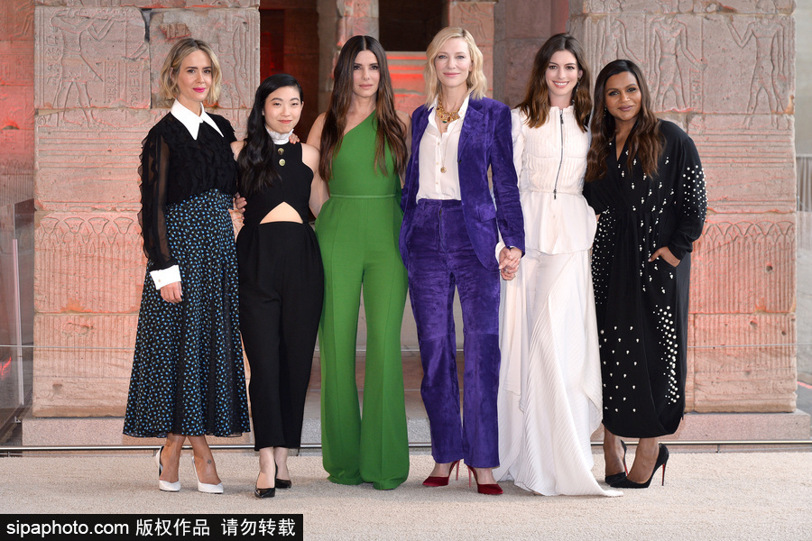 女王扎堆！布蘭切特、安妮·海瑟薇、桑德拉·布洛克現身新片發布會