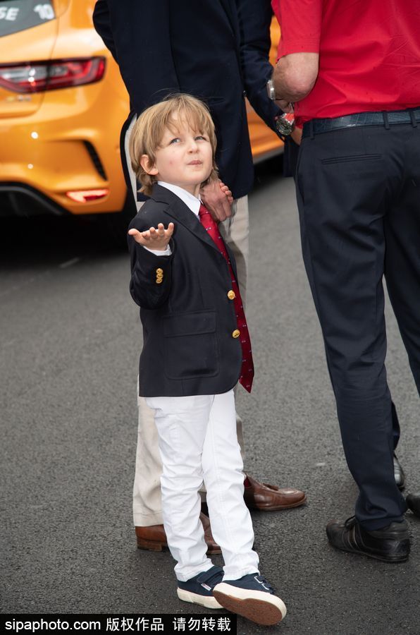 喬治小王子遇“勁敵”？摩洛哥小王子紳士英倫范亮相