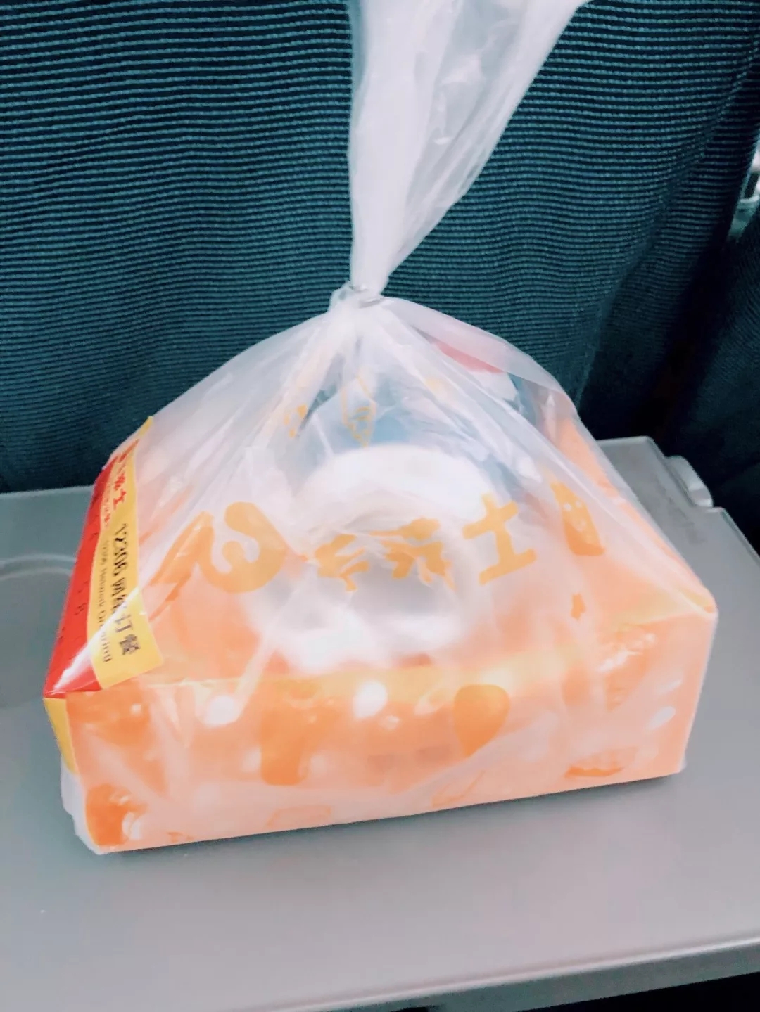 雙語：老外第一次坐高鐵超開心：沒人抽煙，還能伸直腿