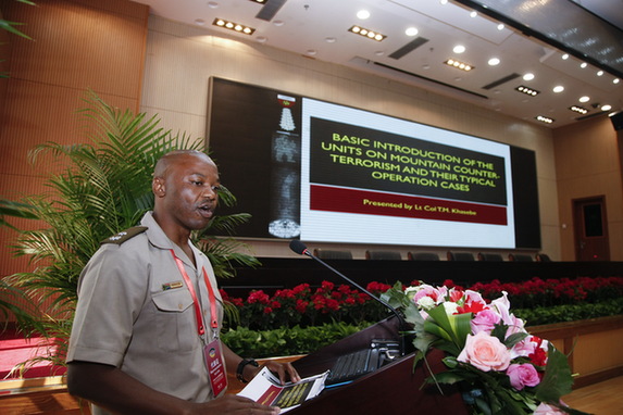 武警部隊“長城-2018”反恐國際論壇閉幕