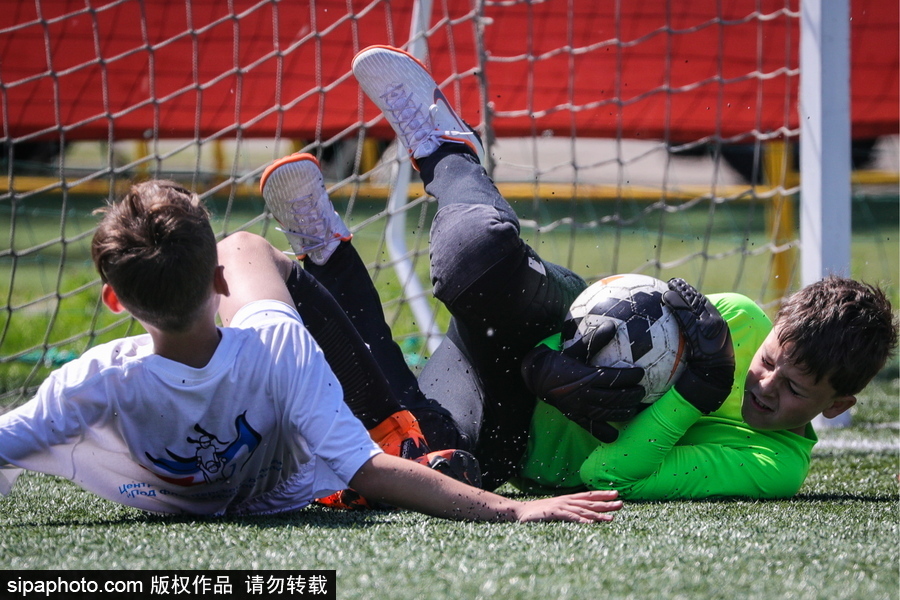 世界杯前夕看足球小子馳騁賽場 莫斯科舉辦國際兒童慈善足球賽