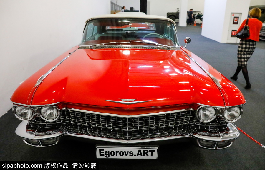 俄羅斯舉行稀有汽車拍賣會 各式古董老爺車亮相