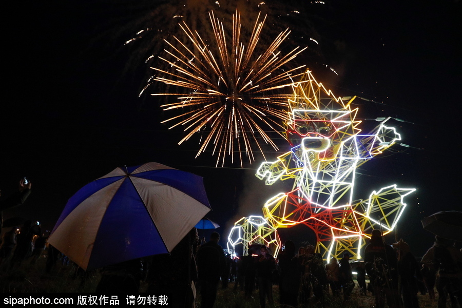 要不要這么萌！俄羅斯路邊一電力塔變身世界杯吉祥物