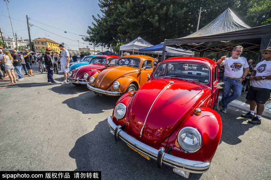 閃閃發(fā)光的復(fù)古時(shí)尚 巴西圣保羅舉行老爺車(chē)大“集會(huì)”