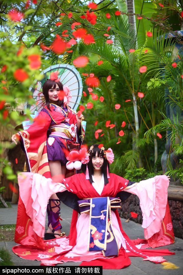 青春不過幾次畢業照 盤點畢業季“大型cos現場”