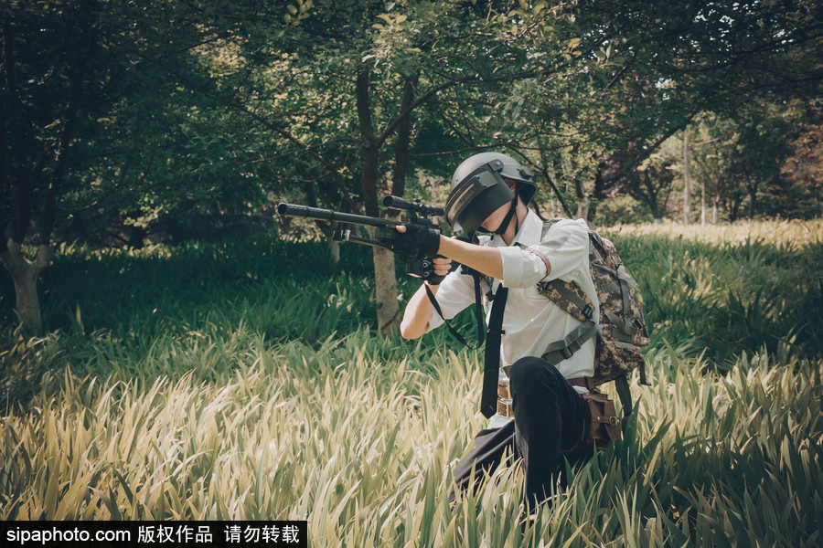 青春不過幾次畢業(yè)照 盤點(diǎn)畢業(yè)季“大型cos現(xiàn)場(chǎng)”