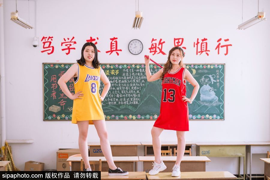 青春不過幾次畢業照 盤點畢業季“大型cos現場”