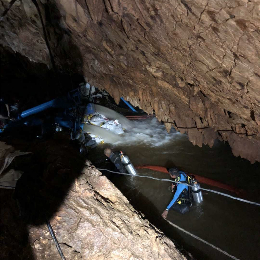 泰國：多支國際救援隊營救受困少年足球隊