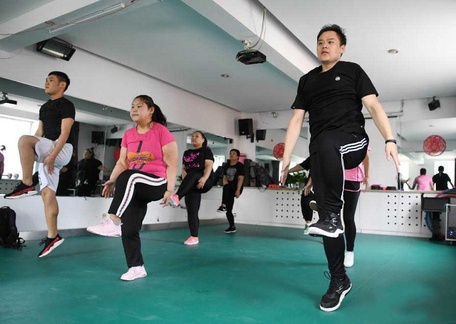 山西胖小伙為父狂減肥，11個月暴瘦173斤！