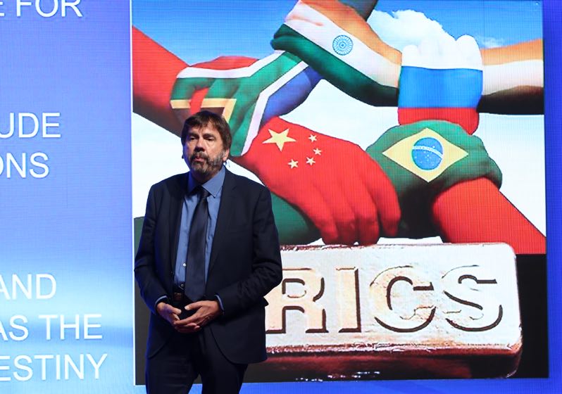 傳播中國(guó)聲音,中國(guó)日?qǐng)?bào)社“新時(shí)代大講堂”首次走向海外 中外嘉賓在南非縱論金磚合作與全球化