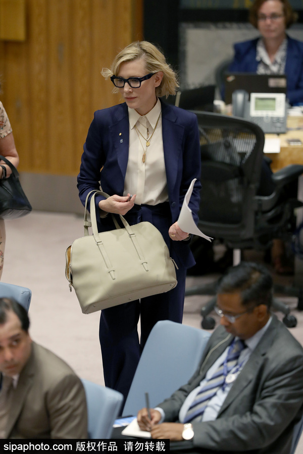 大魔王氣場(chǎng)超強(qiáng)！好萊塢女星凱特·布蘭切特現(xiàn)身聯(lián)合國(guó)會(huì)議