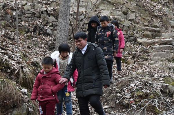 央視《焦點(diǎn)訪談》報(bào)道“全國(guó)崗位學(xué)雷鋒標(biāo)兵”張玉滾