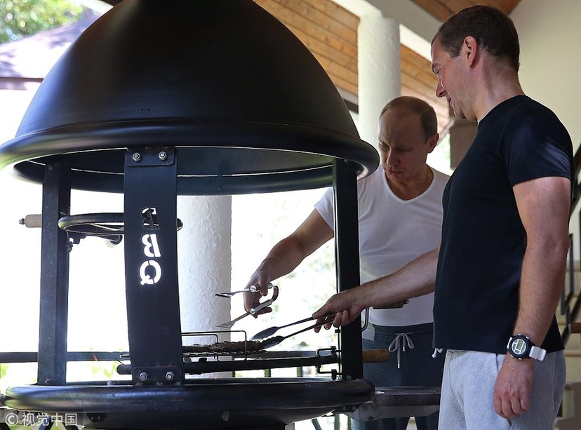 普京化身大廚做煎餅！這些大佬上得廳堂下得廚