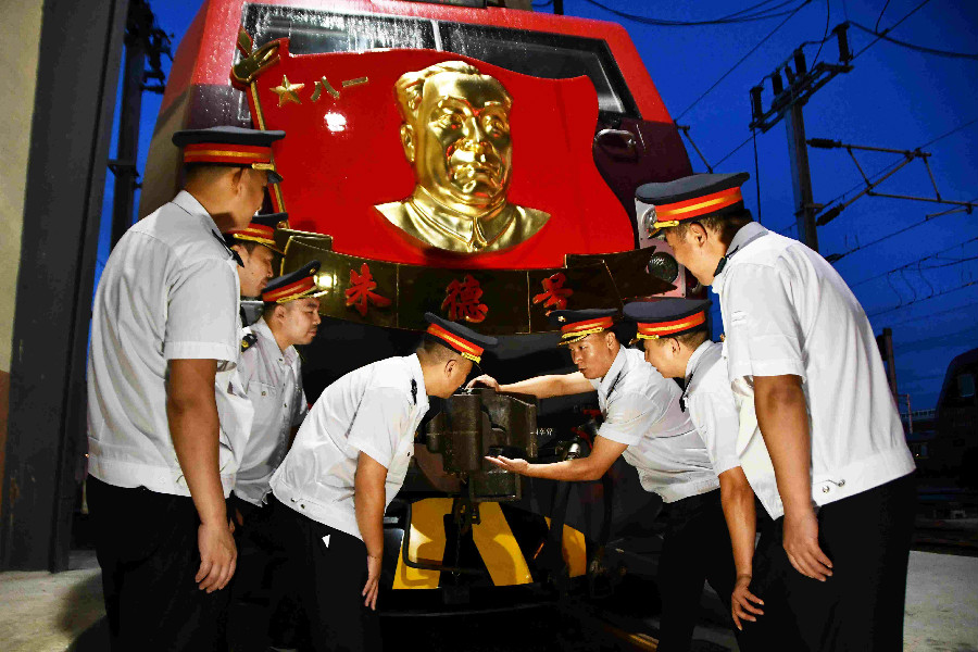 “朱德號”機車組：七十二載車輪滾滾 續寫“開路先鋒”傳奇