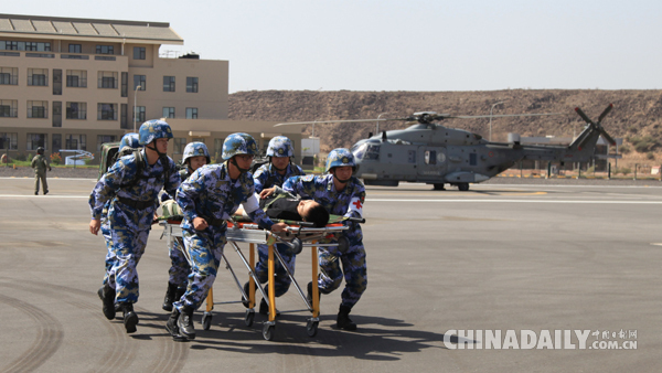 駐吉布提保障基地與歐盟465編隊開展聯合醫療救援演練
