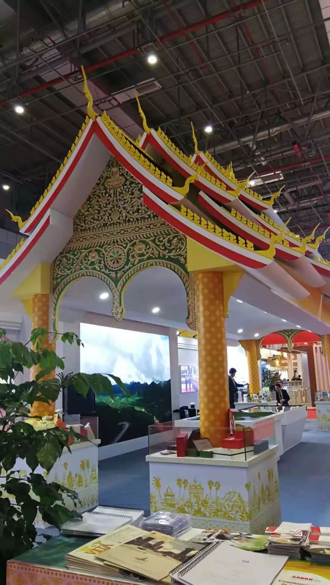 時政新聞眼｜開幕式結束后，習近平“巡館”看了些什么？