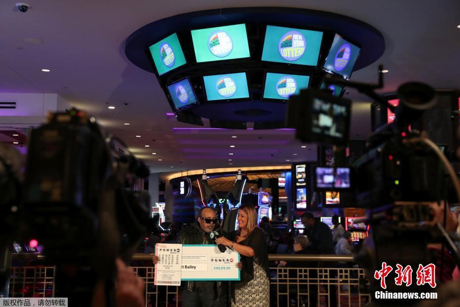 3.44億美元從天而降 美國67歲大叔贏“強(qiáng)力球”大獎(jiǎng)