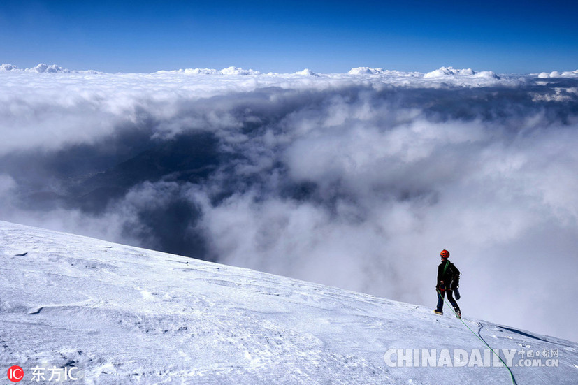 死亡挑戰(zhàn)！膽肥牛人勃朗峰上挑戰(zhàn)懸崖跳傘