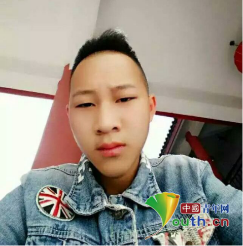 男子上傳自拍全國爆笑 網(wǎng)友稱“擊敗全國腦型”[組圖]