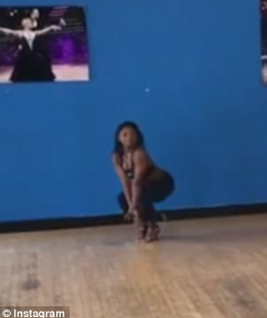 看著都疼！奧運冠軍“腳滑”劈叉痛到叫出來