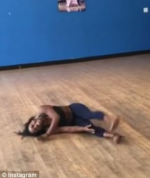 看著都疼！奧運(yùn)冠軍“腳滑”劈叉痛到叫出來